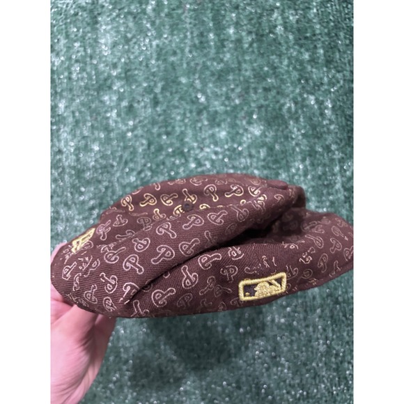 New Era Philadelphia Phillies Baseball Cap Fitted Hat 7 1/2 Brown All Over  Logo - Picture 3 of 4